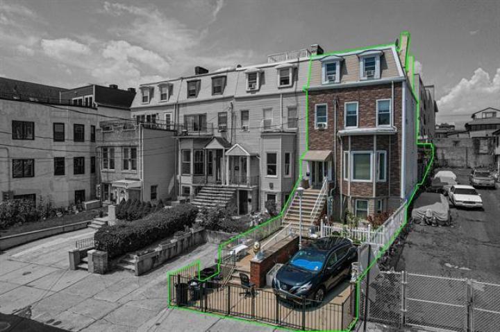 Photo of 302 Paterson Plank Road