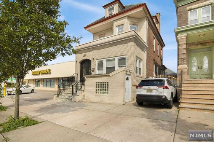 Photo of 2008 Kennedy Boulevard