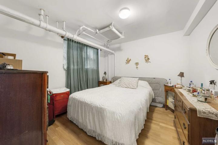Photo of 7505 Palisade Avenue, North Bergen NJ