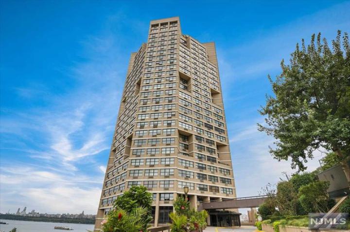 Photo of 7004 Boulevard East 35e, Guttenberg NJ