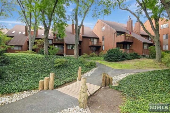 Photo of 510 Teal Plaza 510