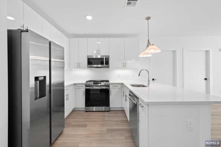 Photo of 115-117 W 2nd Street 403, Bayonne NJ