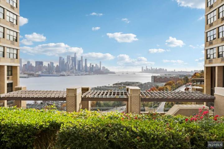 Photo of 7002 Boulevard East 30e, Guttenberg NJ