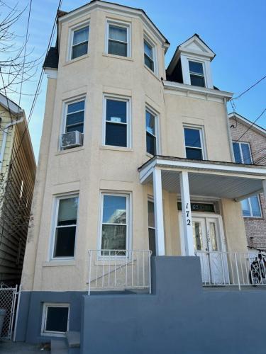 Photo of 172 6th Street, Harrison NJ