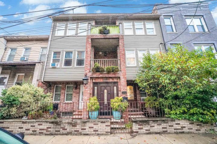 Photo of 372 5th Street