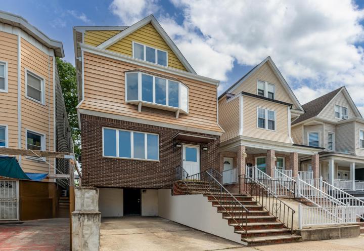 Photo of 71 West 17th Street, Bayonne NJ