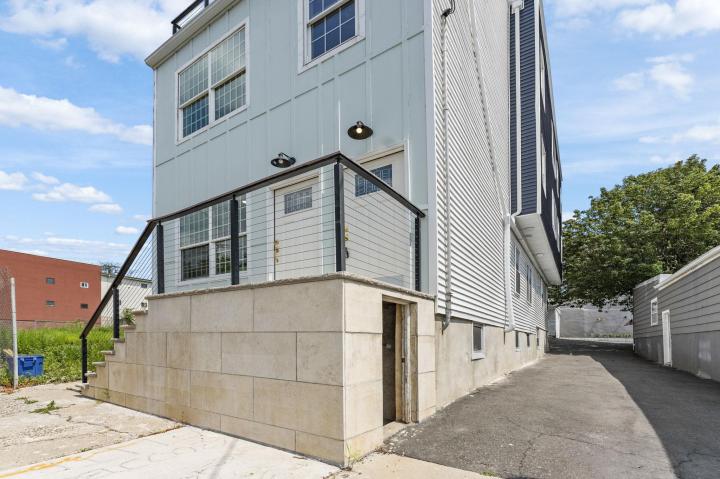 Photo of 6208 Jefferson Street 2