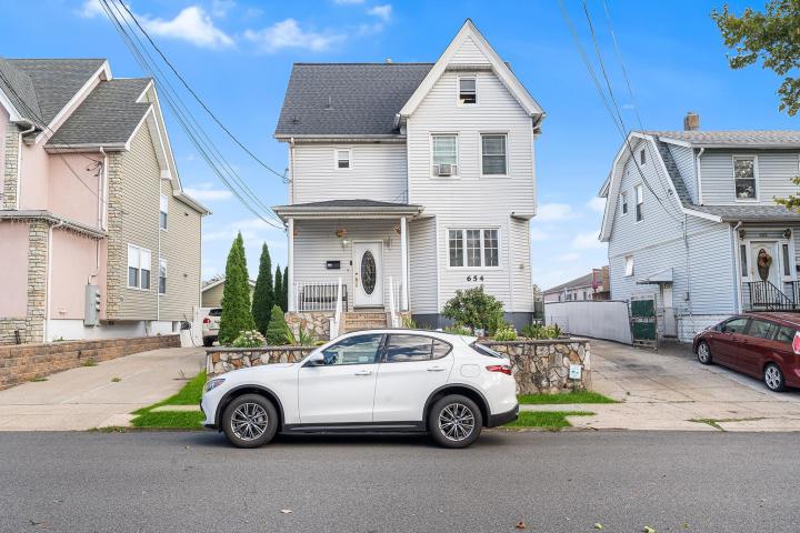 Photo of 654 Devon Street, Kearny NJ