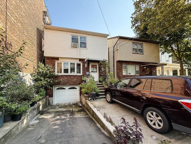 Photo of 236 Garfield Avenue