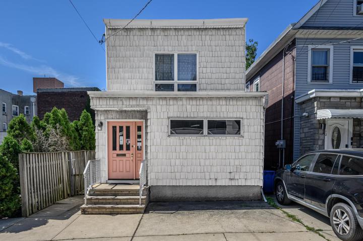 Photo of 10 West 46th Street, Bayonne NJ
