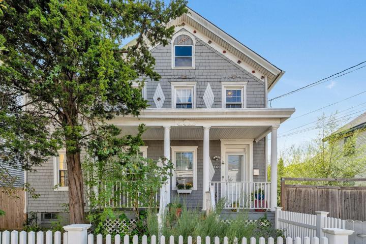 Photo of 167 Pearsall Avenue