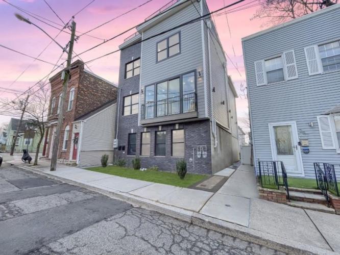 Photo of 285 Lembeck Avenue R, Jersey City Greenville NJ