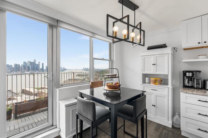 Photo of 6040 Blvd East 18c