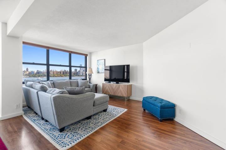 Photo of 7004 Blvd East 11e, Guttenberg NJ