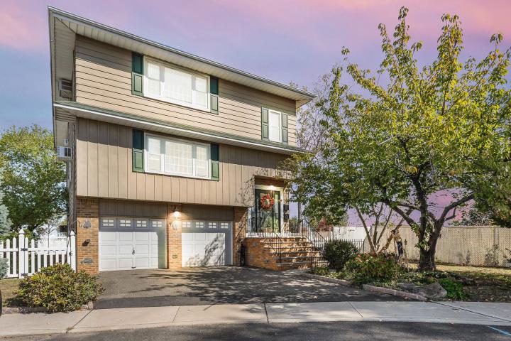 Photo of 22 Acorn Road, Secaucus NJ