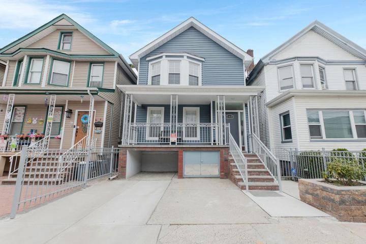 Photo of 203 Pearsall Avenue