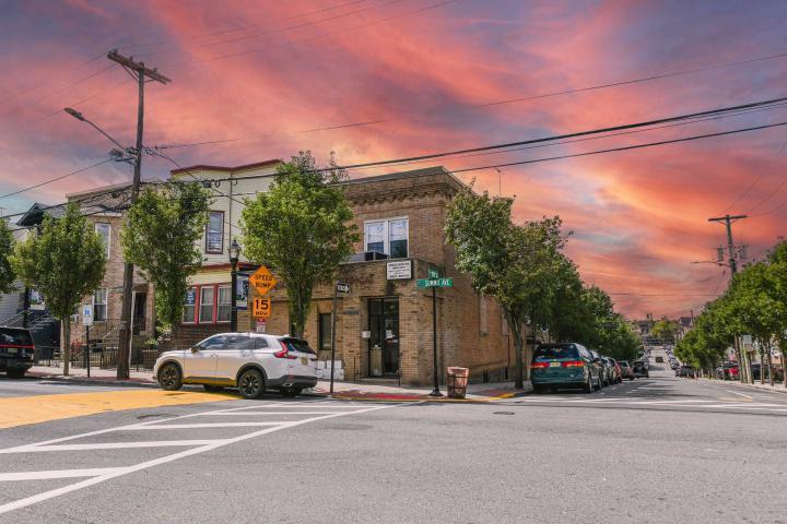 Photo of 1815 Summit Avenue