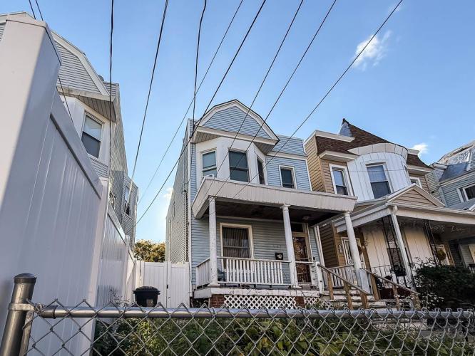 Photo of 145 Ege Avenue