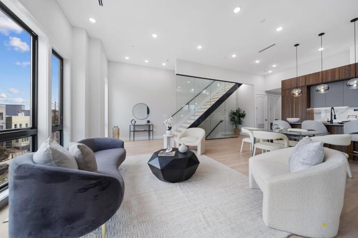 Photo of 373 New York Avenue 3