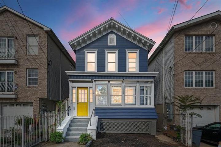 Photo of 114 Oak Street