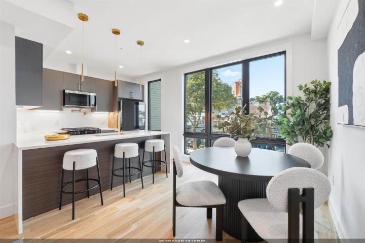 Photo of 28 Beacon Avenue 2