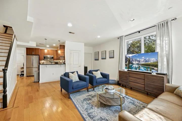 Photo of 296 Grand Street 1a