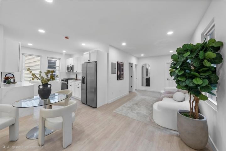 Photo of 336a Danforth Avenue