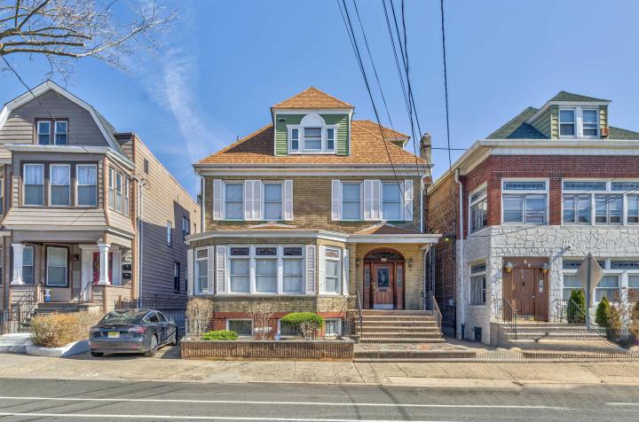 Photo of 166 Wegman Parkway