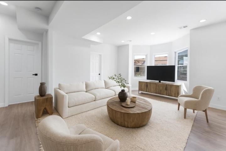 Photo of 437 Bramhall Avenue