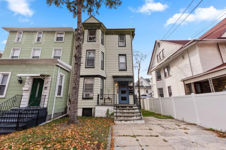 Photo of 121 Lembeck Avenue