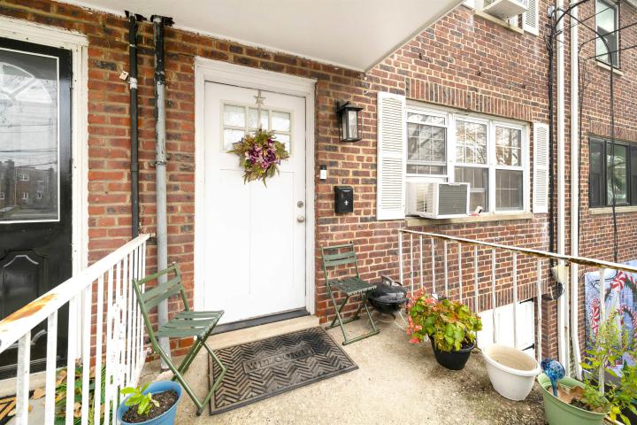 Photo of 64 College Street