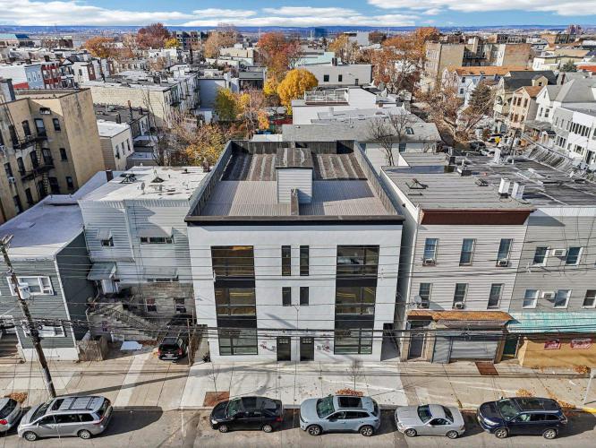 Photo of 1003 Summit Avenue 3