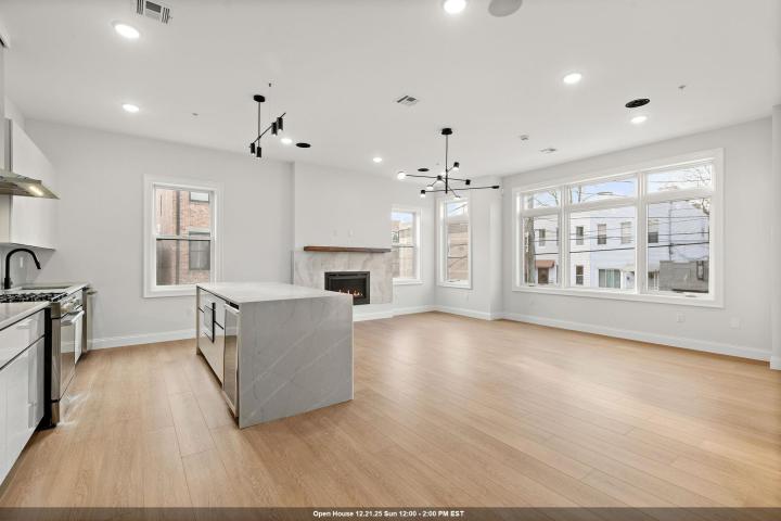 Photo of 192 Cambridge Avenue 3