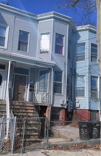 Photo of 35 Arlington Avenue