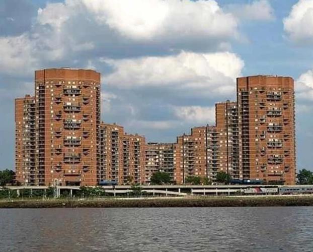 Photo of 2138 Harmon Cove Tower, Secaucus NJ