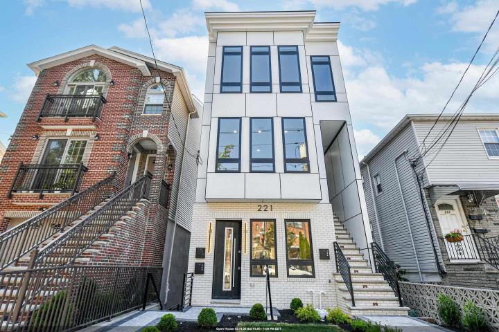 Photo of 221 Columbia Avenue 1