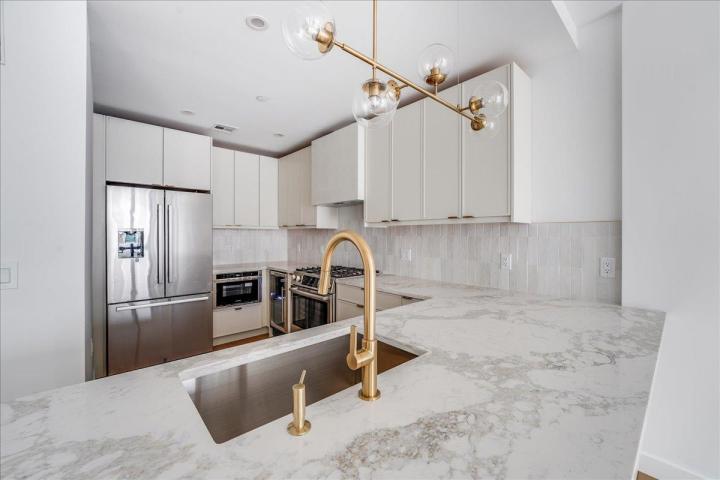 Photo of 418 Monroe Street 201