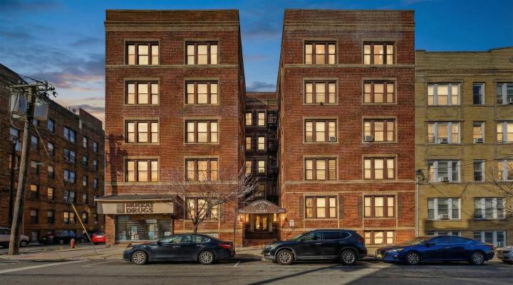 Photo of 6601 Broadway E5