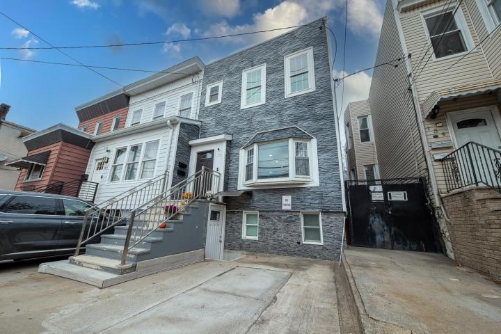 Photo of 136 North Street, Jersey City Heights NJ