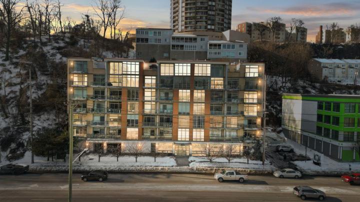 Photo of 8125 River Road 4e