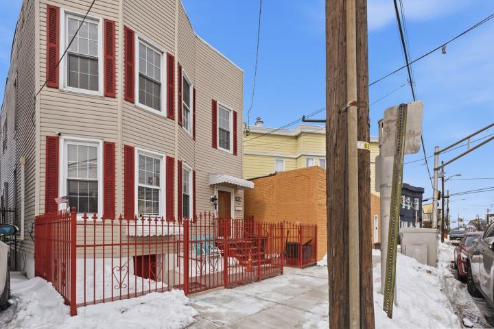 Photo of 921 Paterson Plank Road