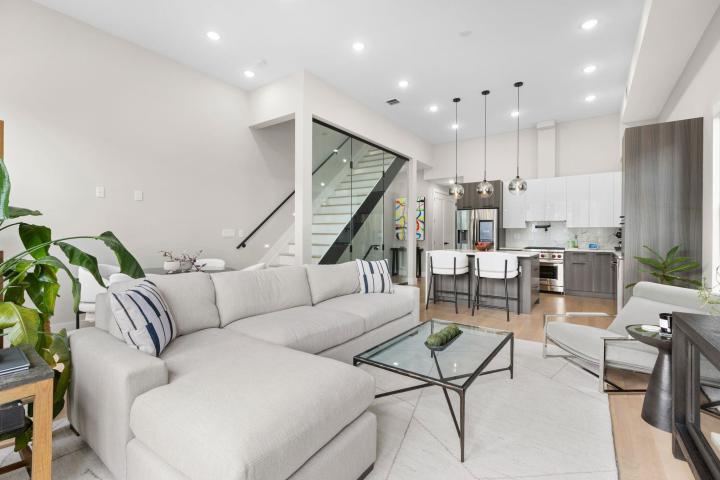 Photo of 139 New York Avenue 2