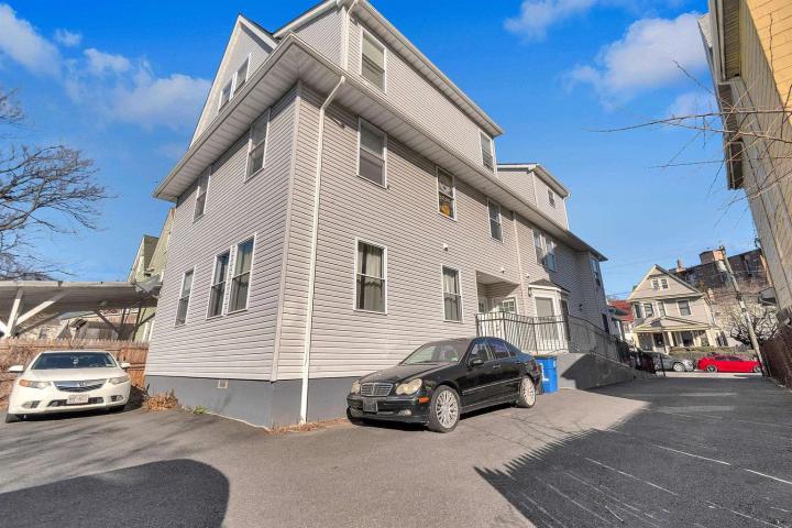 Photo of 133 Pearsall Avenue