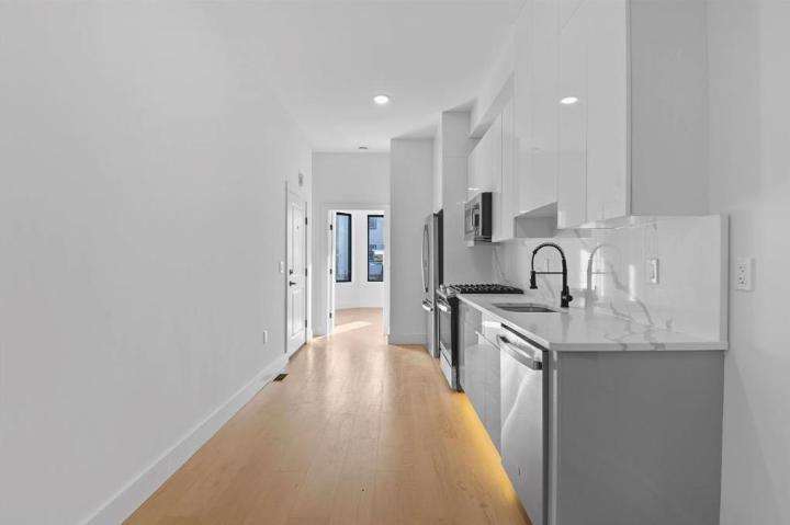 Photo of 291 New York Avenue 2, Jersey City Heights NJ