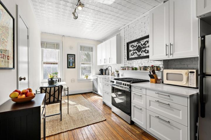 Photo of 351 8th Street 1r