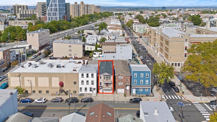 Photo of 83 Oakland Avenue, Jersey City Heights NJ