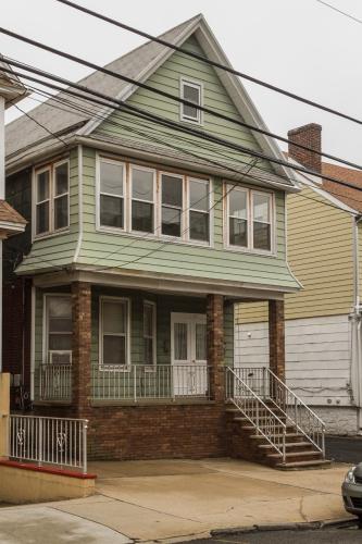 Photo of 124 West 54th Street