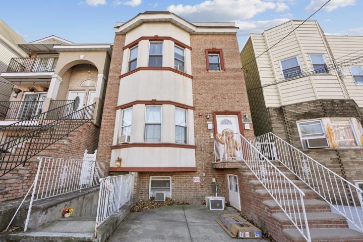 Photo of 717 16th Street