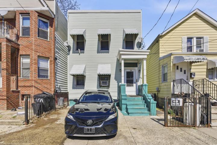 Photo of 158 Fulton Avenue