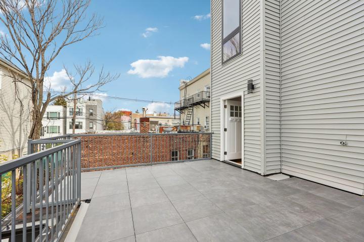 Photo of 1003 Summit Avenue 2